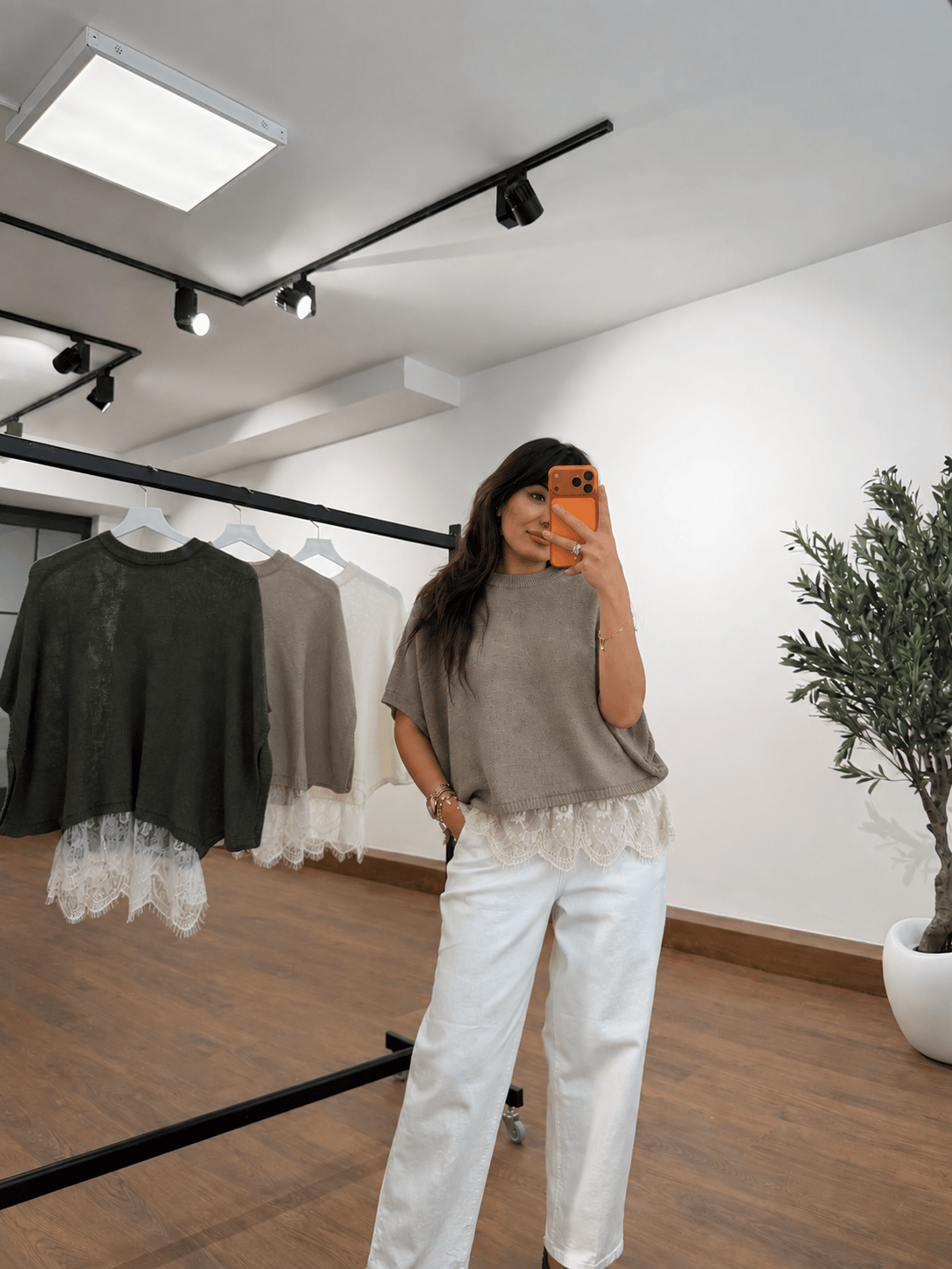 Dantel Detaylı Triko Bluz Vizon