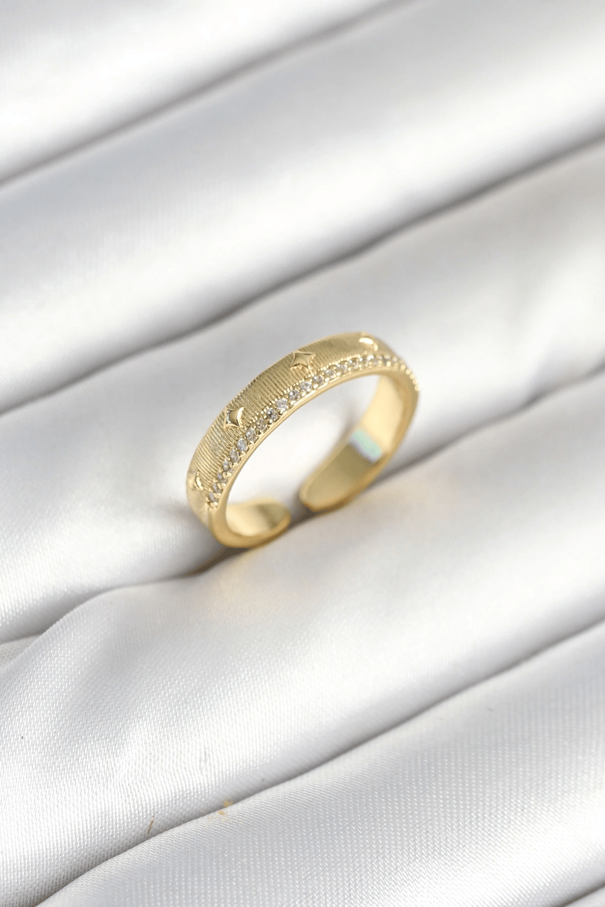 Gold Renk Şerit Zirkon Taşlı Kadın Yüzük
