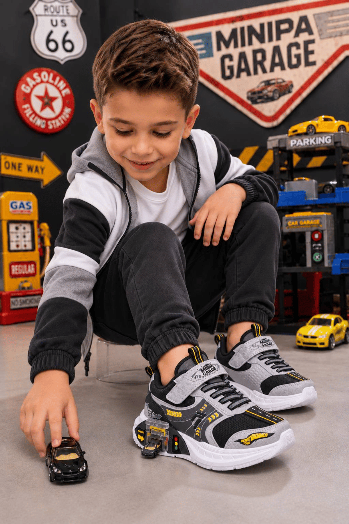 Garaj Tabanlı, Çift Metal Arabalı, Ortopedik Çocuk Spor Ayakkabı / Gümüş