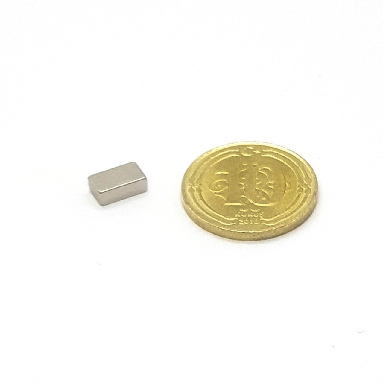 Boy 7mm  En 4mm Kalınlık 2,5mm N35 seri Güçlü Neodyum Mıknatıs