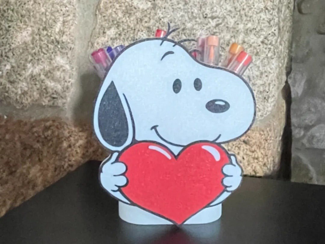 3d Baskı Kalp Tutan Sevimli Köpek Figürlü Kalemlik - Masaüstü Organizer Çok Renkli