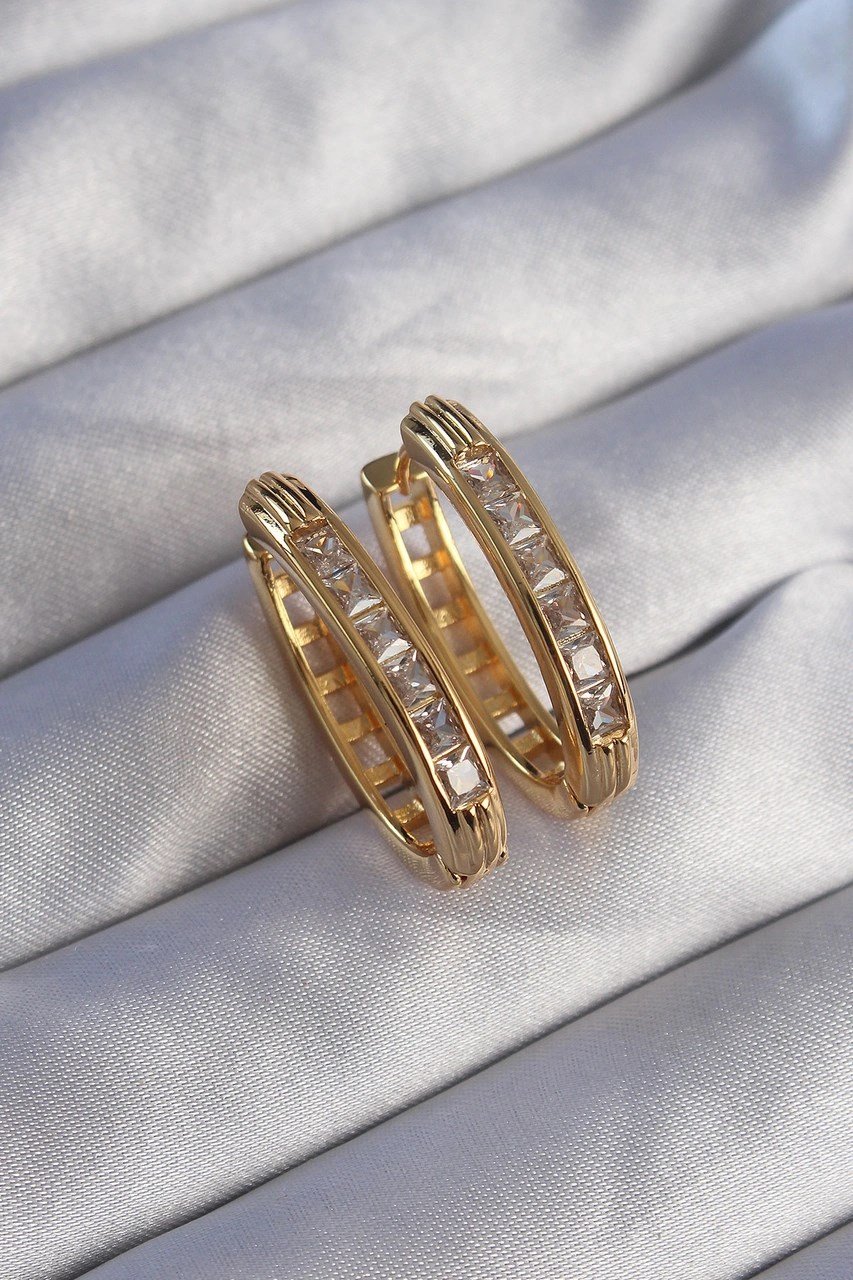 Pirinç Gold Renk Zirkon Taşlı Oval Model Küpe Diğer