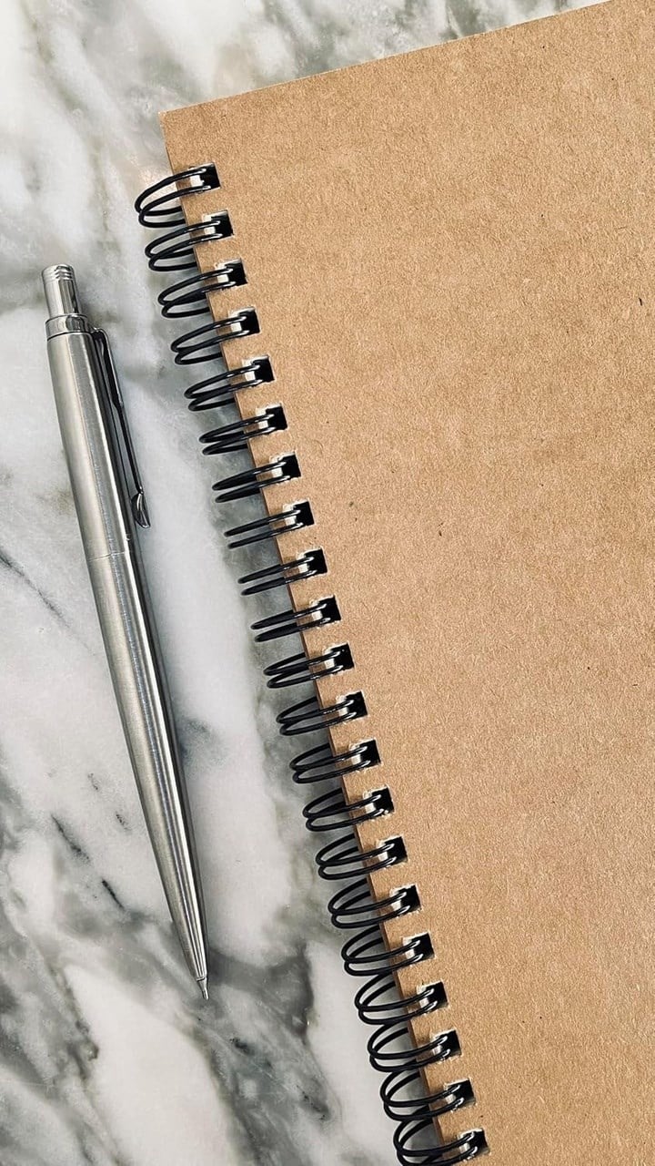 Spiralli Notebook, Kraft Kapaklı, A5 Boyut 15x21 Cm , 100 Yaprak Noktalı Çok Renkli