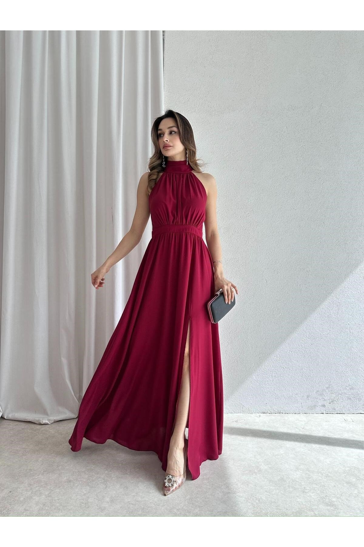 Bordo Halter Yaka Yırtmaçlı Uzun Elbise