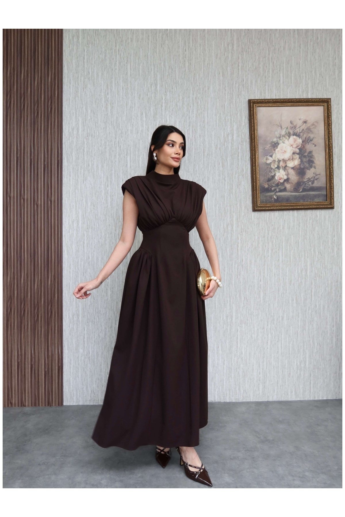 Vatkalı Sırt Bağlamalı Sıfır Kol Elbise