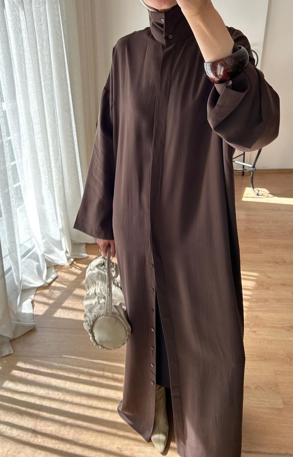 MAXİ BOY DÜĞMELİ ELBİSE