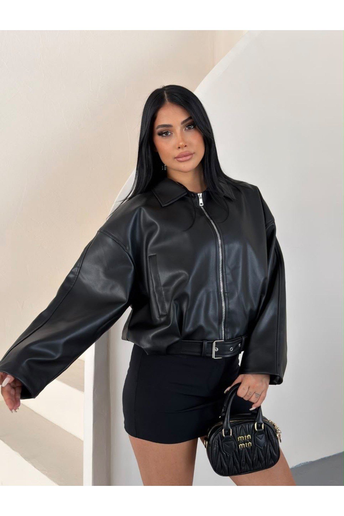 Siyah Yaka Detaylı Oversize Deri Ceket