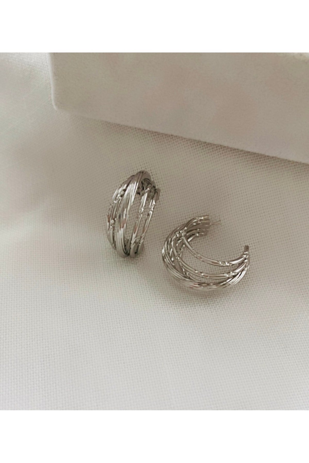 Çelik Çoklu Ay Model Küpe (2,5 cm)