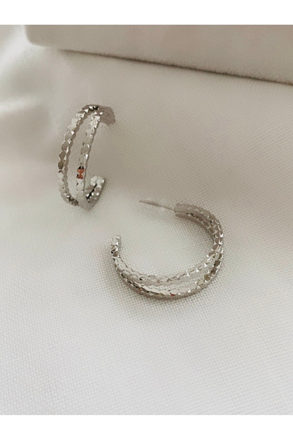 Çelik İkili Örgü Görünüm Gümüş Halka Küpe  ( 3 cm)