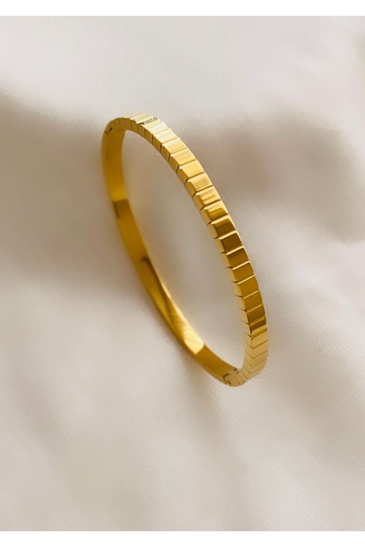Çelik Kare Dilimli Gold Kelepçe Bileklik