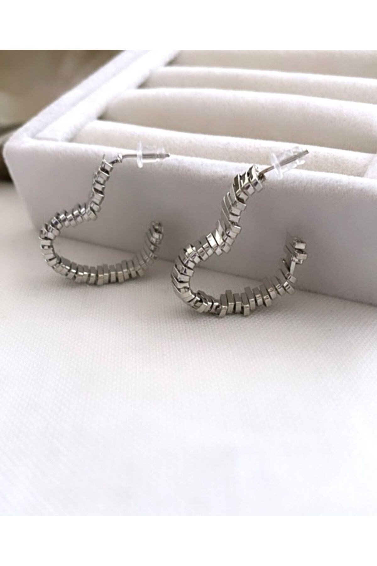 Çelik Tırtıklı Model Asimetrik Küpe ( 3 cm)