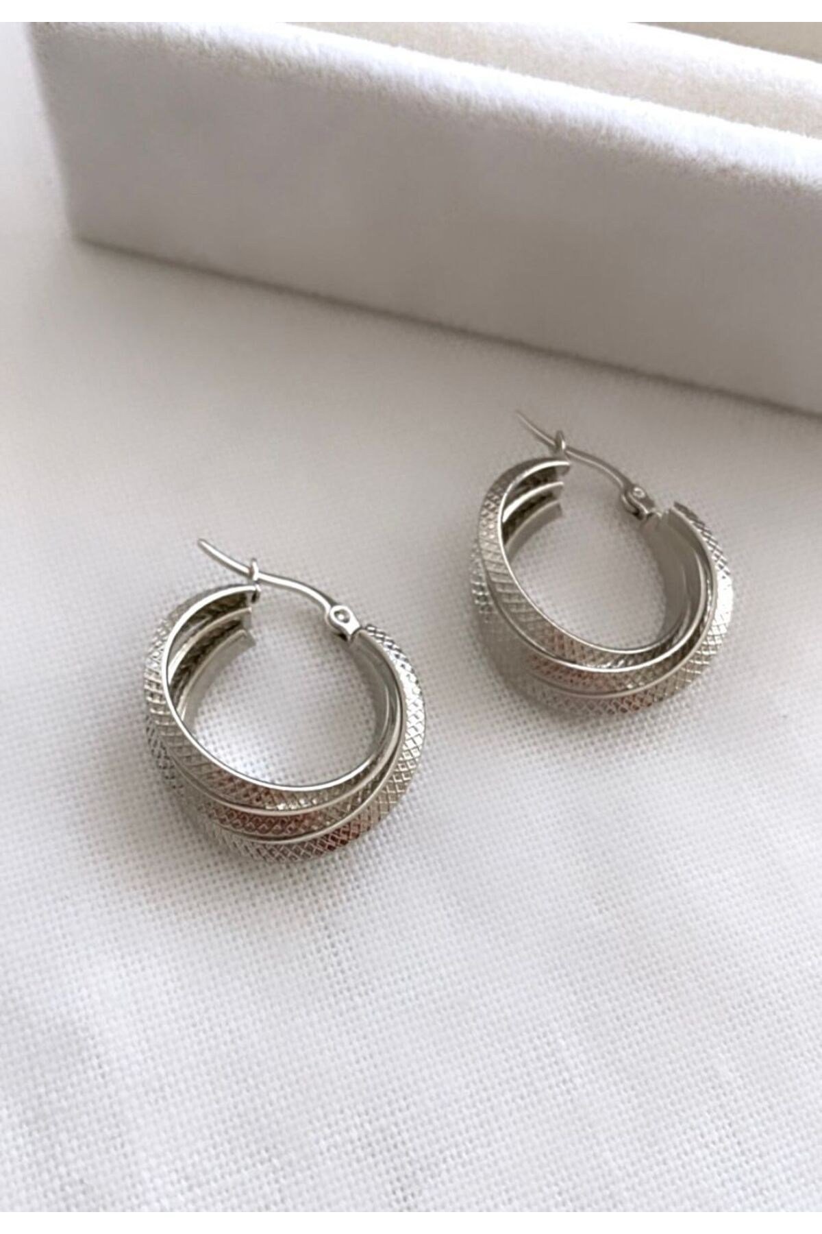 Çelik Tırtıklı Model Üçlü Görünüm Silver Halka Küpe (2,5 cm)