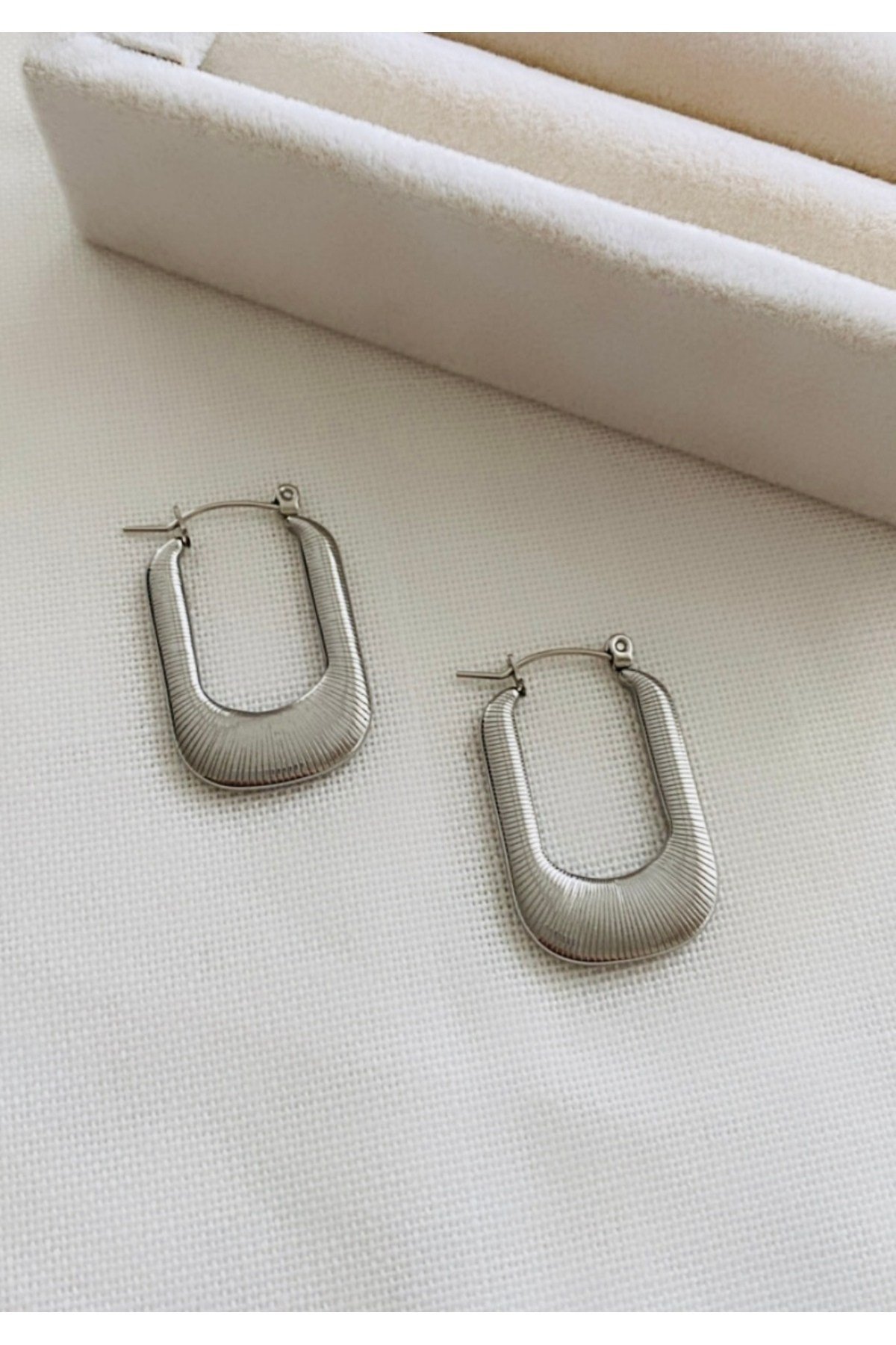 Çelik Tırtıklı Tasarım U Model Küpe ( 3 cm)