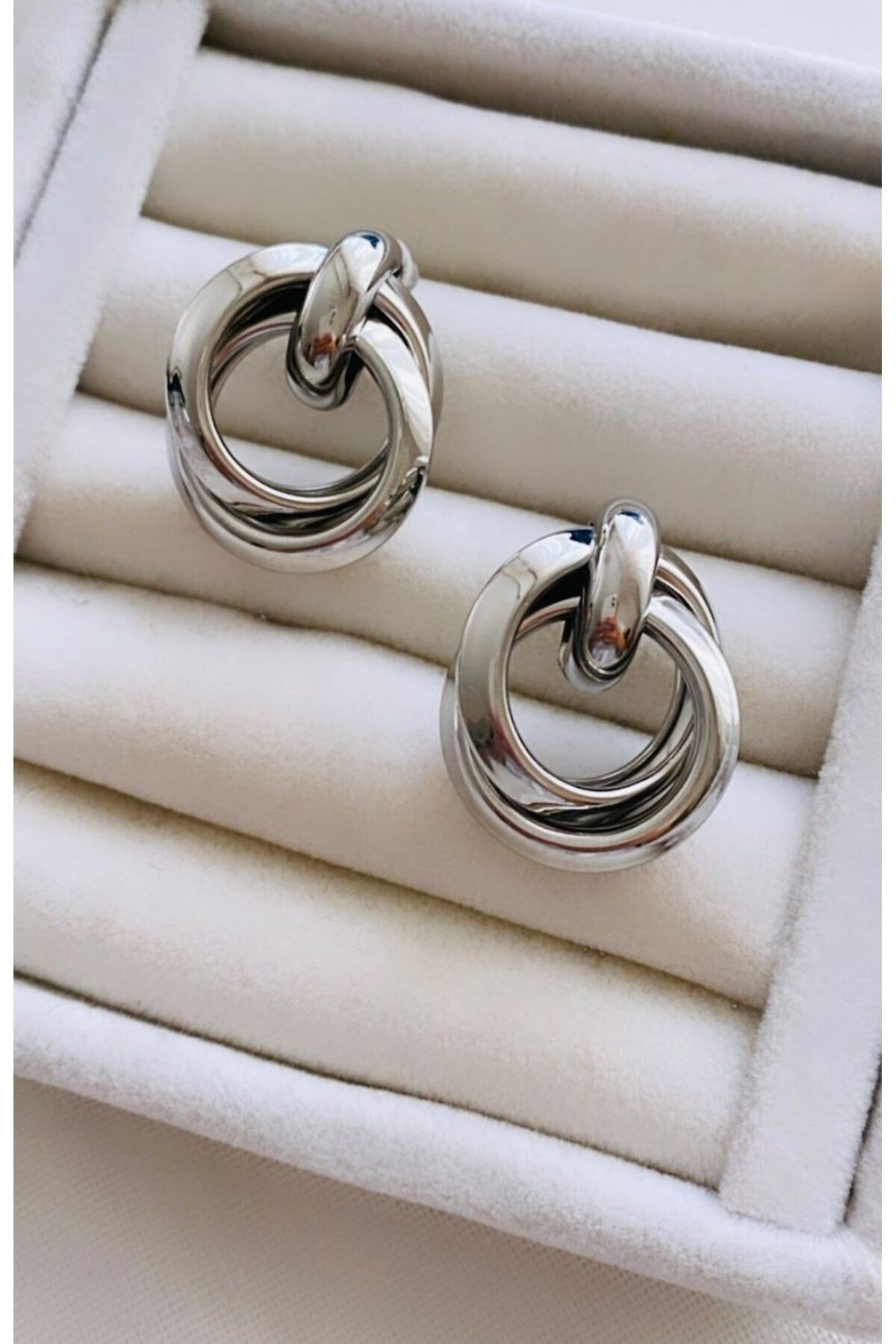 İçiçe Halka Tasarım Küpe (3 cm)