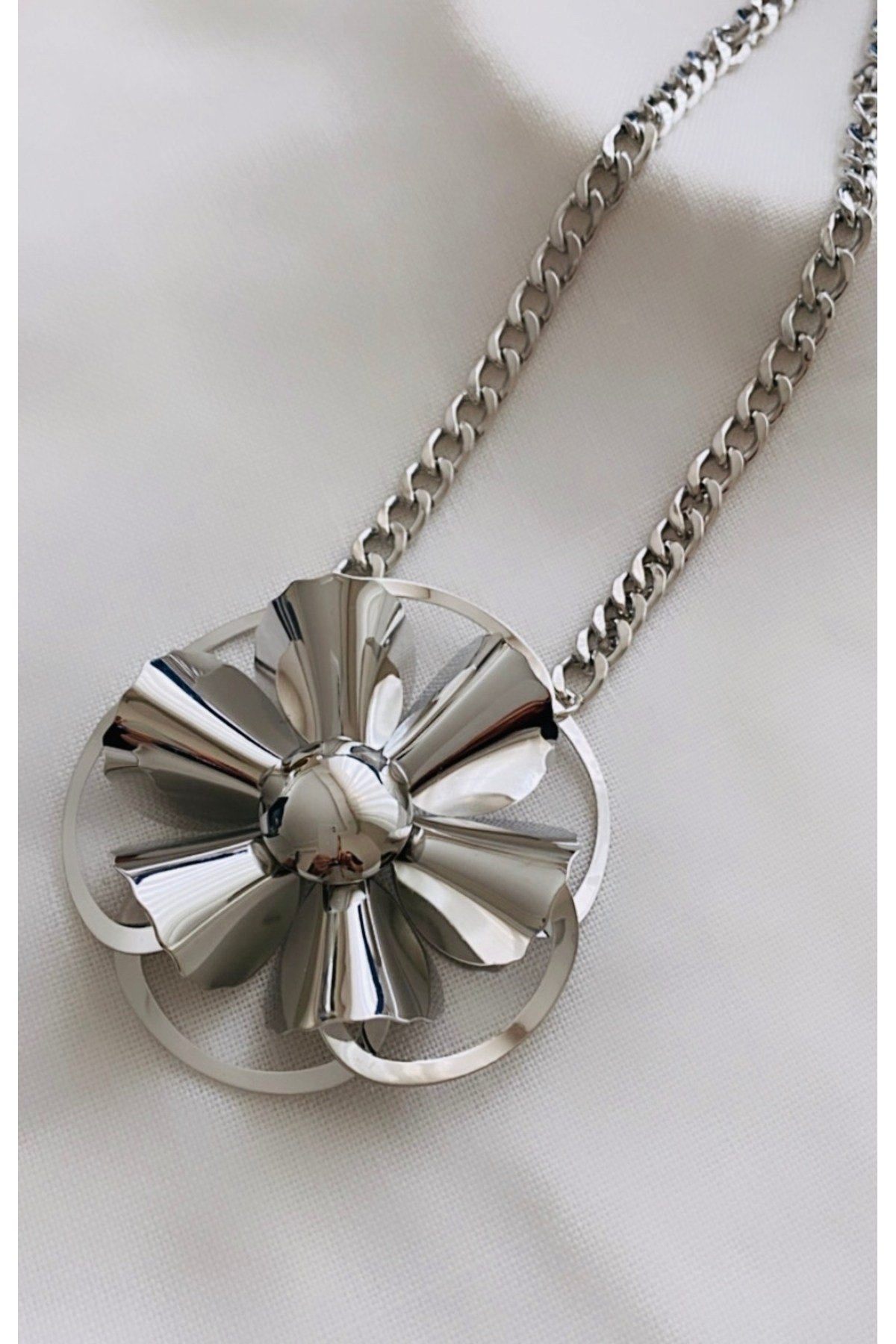 İthal Marka Model Çiçek Kolye (48+7 cm)