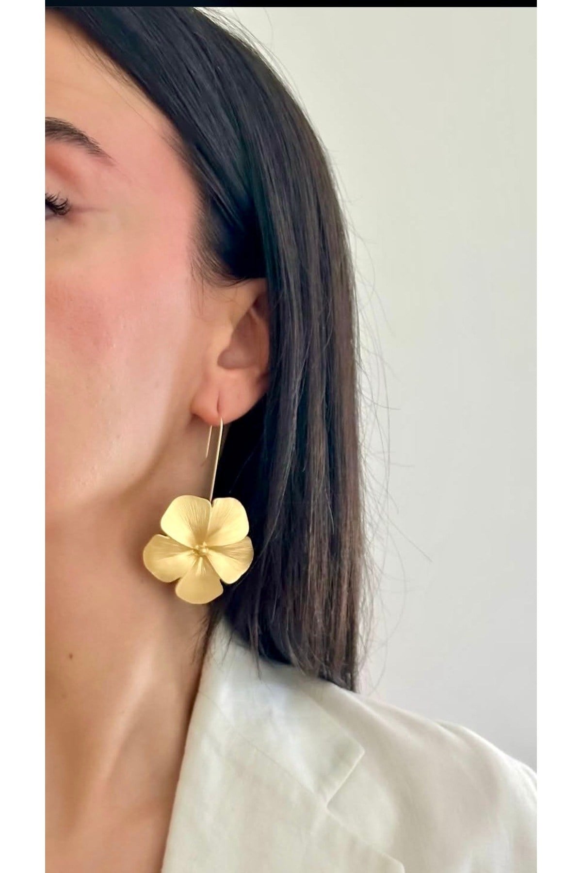 Marka Model Gold Uzun Çiçek Küpe (7 CM)