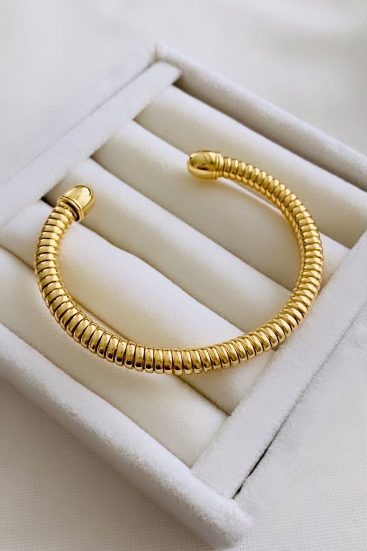 Marka Model Spiral Kelepçe Bileklik