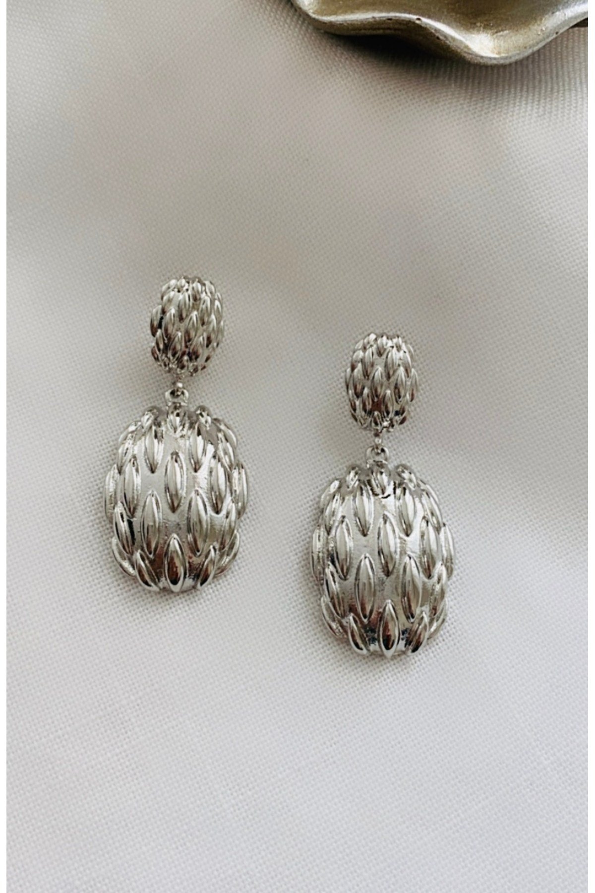 Özel Seri Kabartmalı Model Sallantılı Küpe (5 cm)