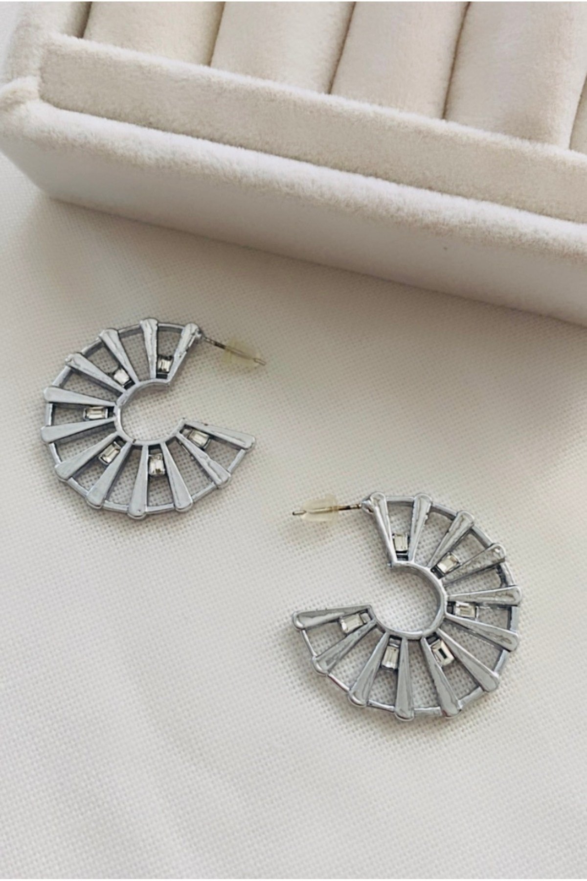 Taş Detaylı Küpe (3,5 cm)