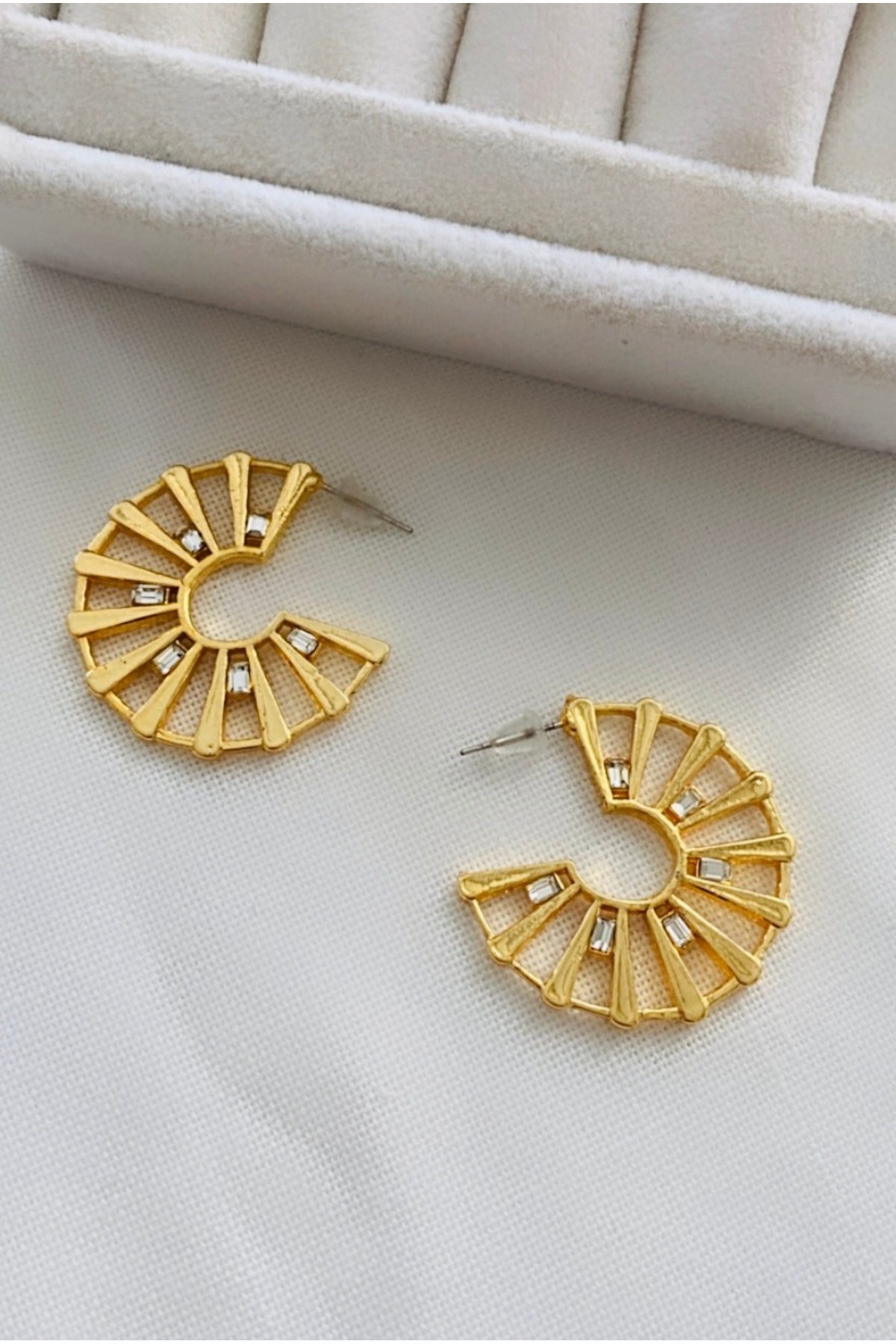 Taş Detaylı Küpe (3,5 cm)