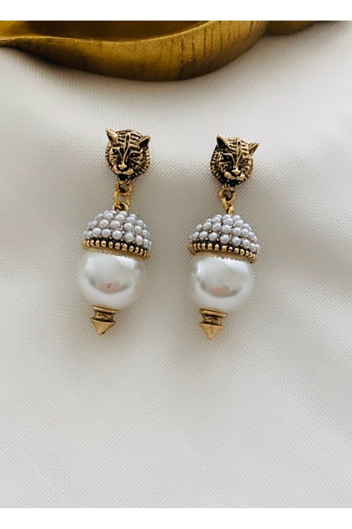 Vip Eskitme Görünüm İnci Detaylı Kaplan Figürlü Küpe (5 cm)