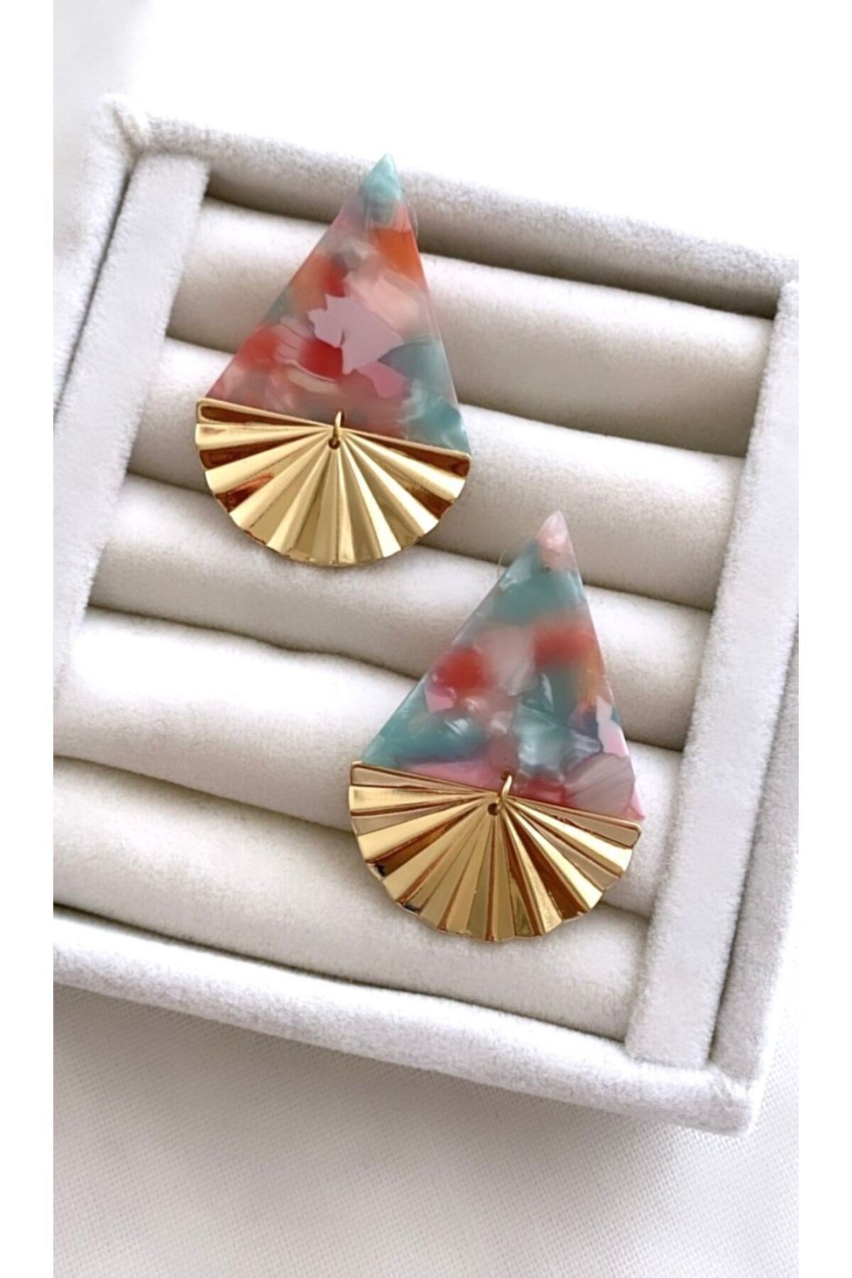 Yelpaze Detay Üçgen Tasarım Ebruli Kemik Küpe (5 cm)