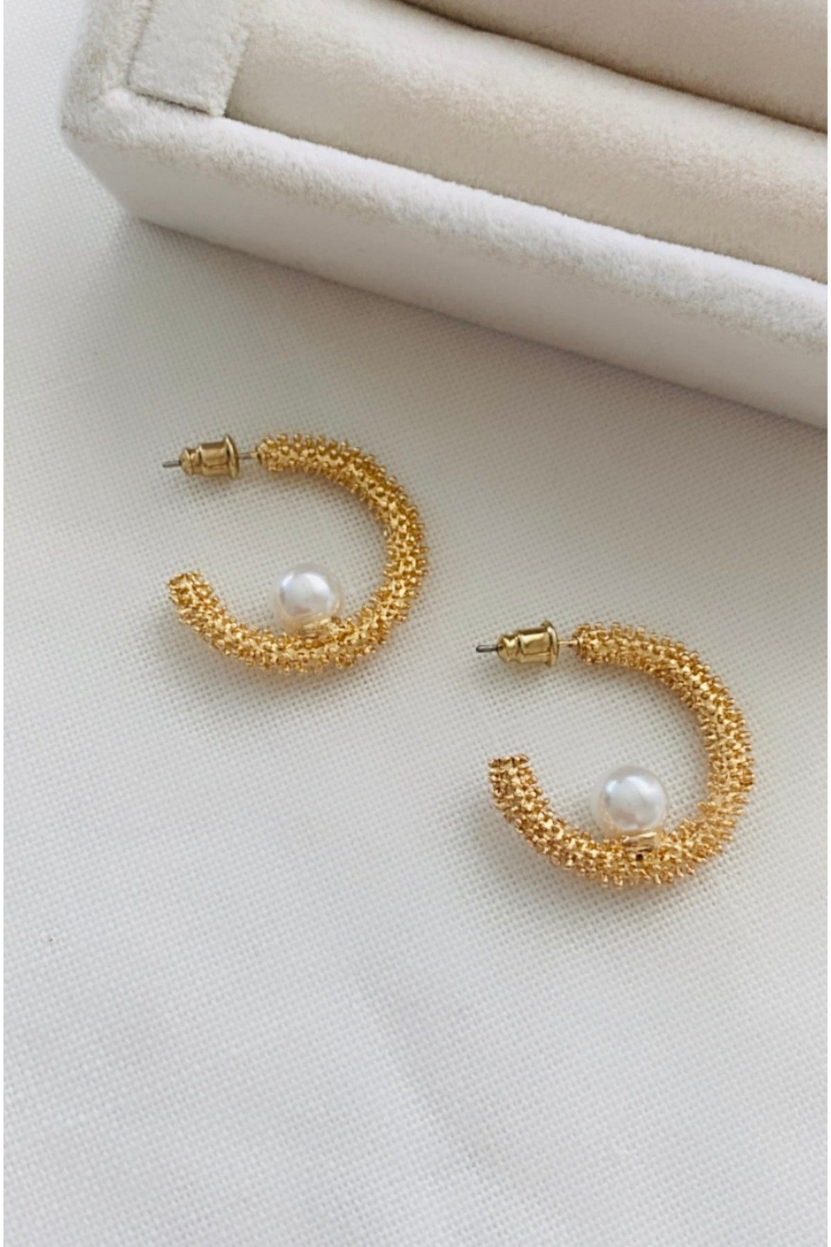 Yıldız Tozu Görünümlü İnci Detay C Model Küpe (3 cm)
