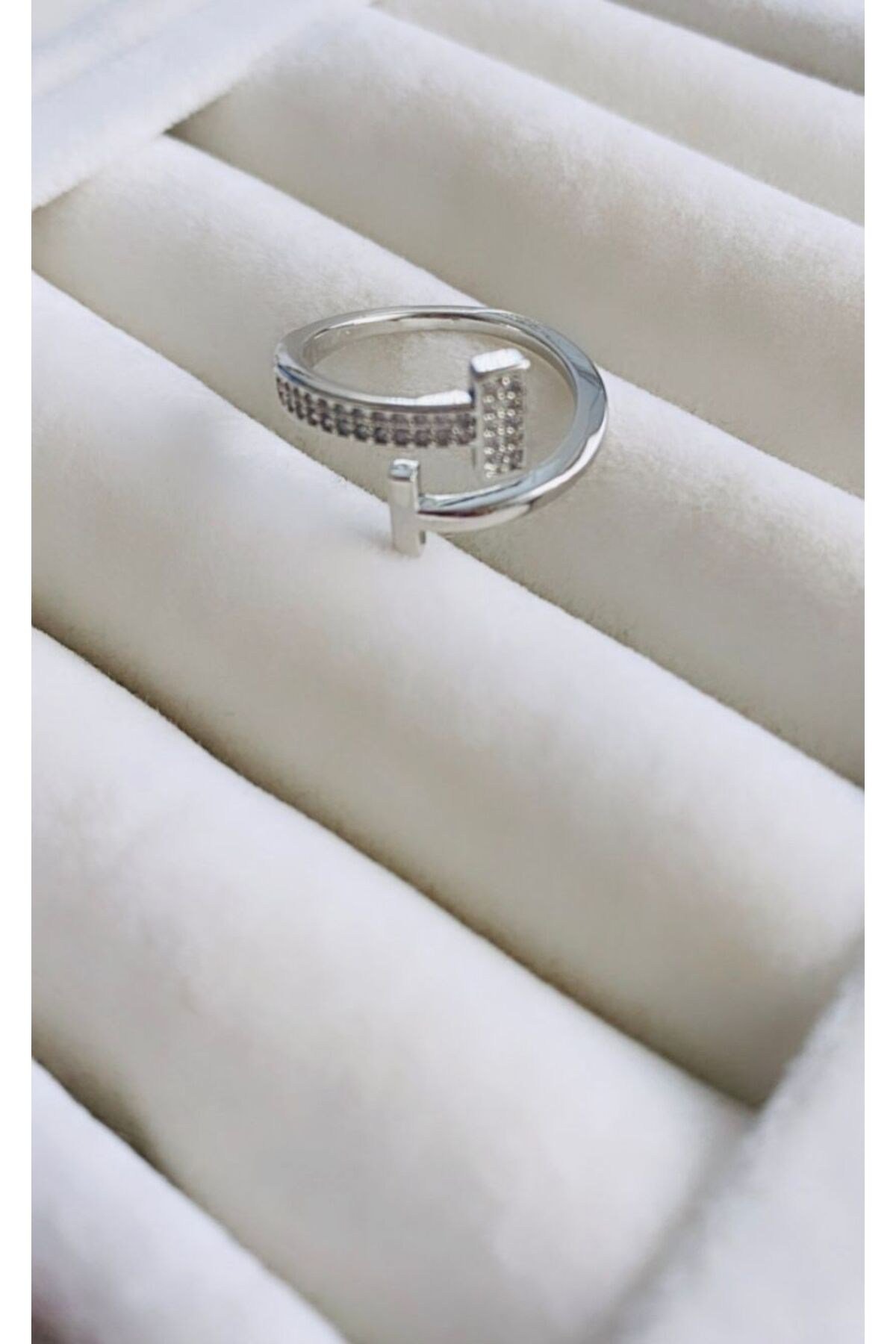 Zirkon Taşlı Tiffany Model Ayarlanabilir Yüzük