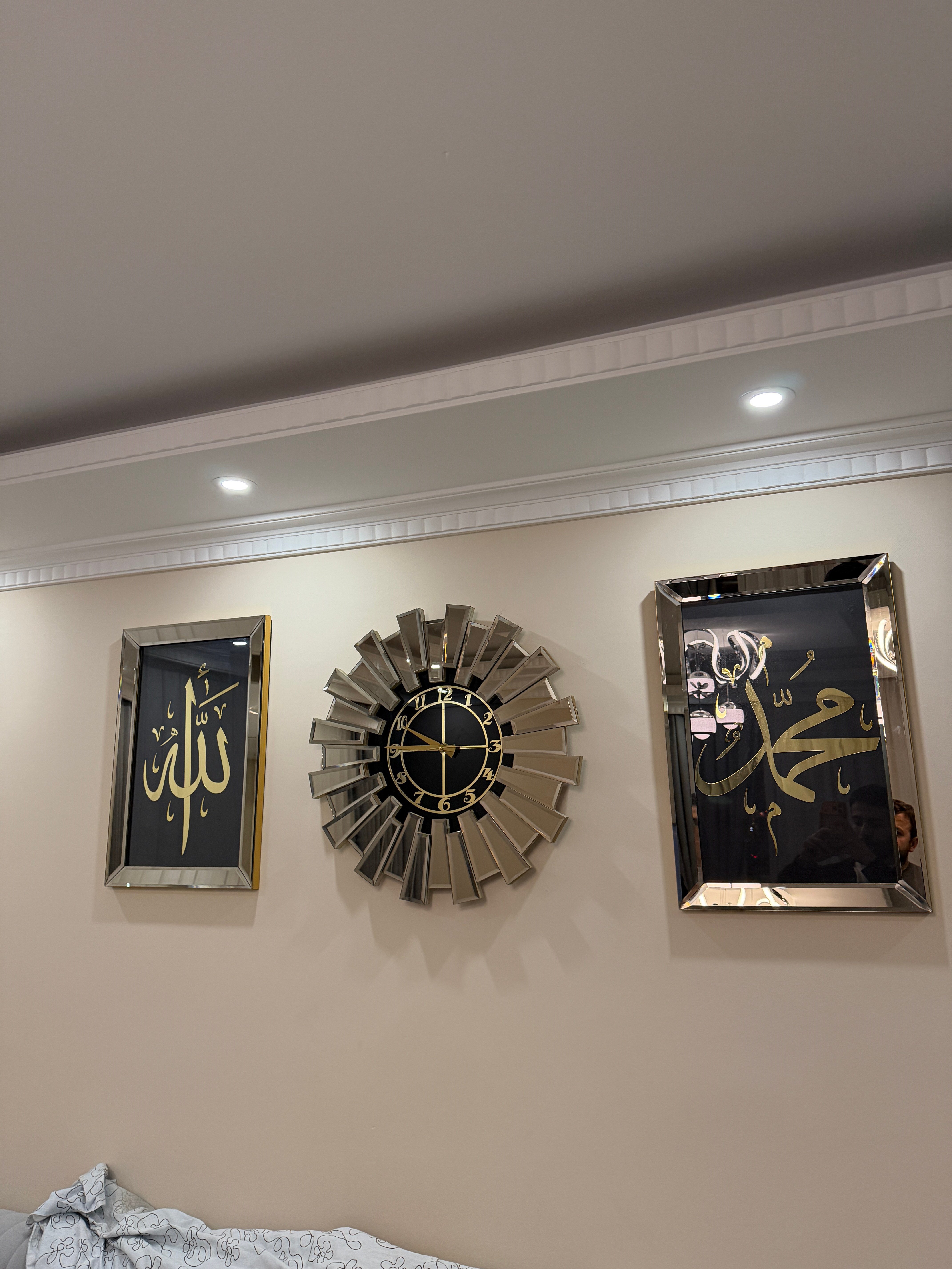 PİYONA AYNALI SAAT VE İKİ ADET ALLAH CC VE MUHAMMED SAV LAFIZLI SET