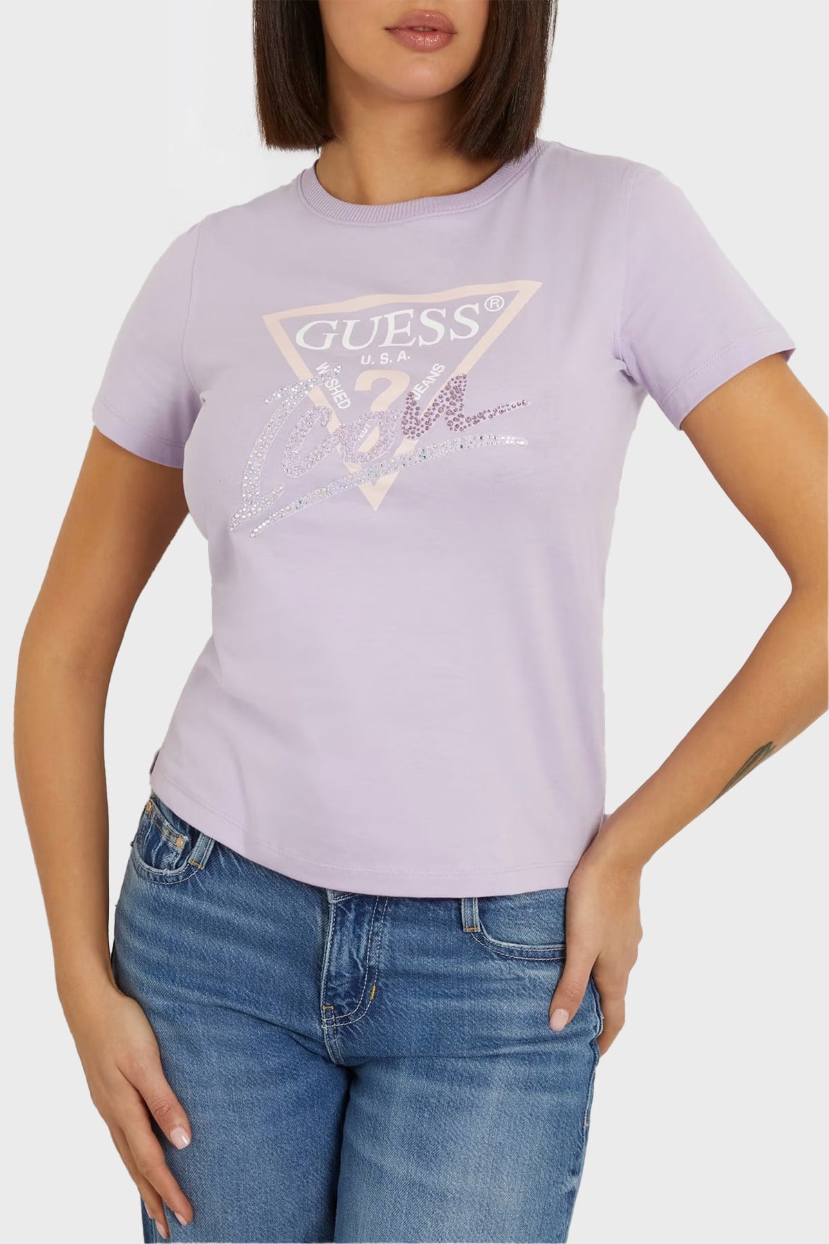 GUESS TAŞ AMBLEMLİ TSHİRT