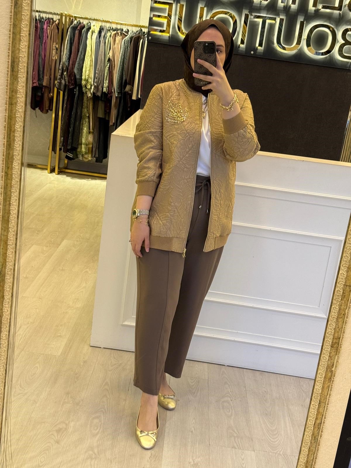 NUSS Payet İşlemeli Kabartma Kısa Kap