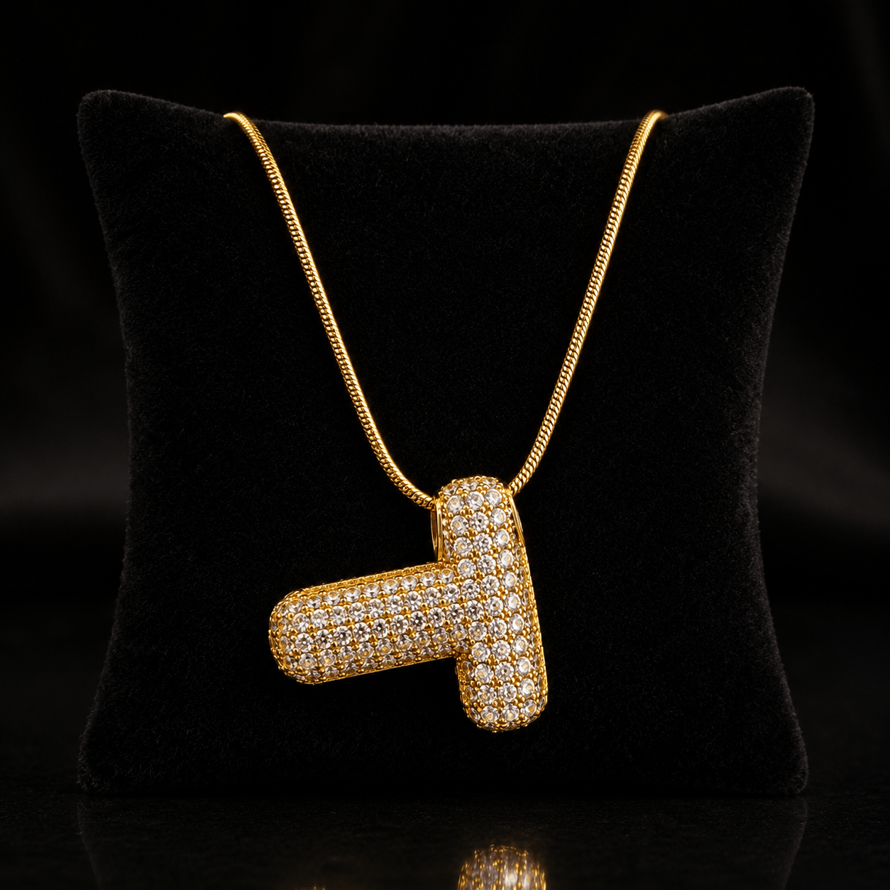 T Harfi Figürlü Taşlı Gold Renk Kadın Kolye – Işıltılı Harf Kolye