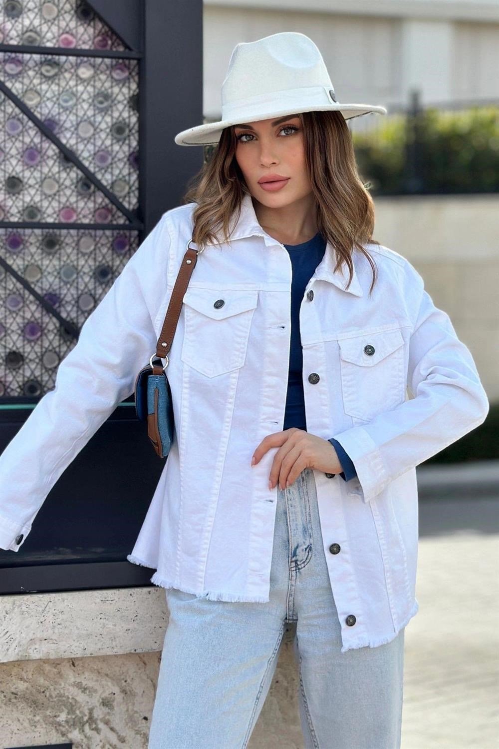 Kadın Beyaz Çift Cepli, Eteği Püsküllü, Kaliteli Jeans Kumaş, Rahat Kesim, Kot Ceket
