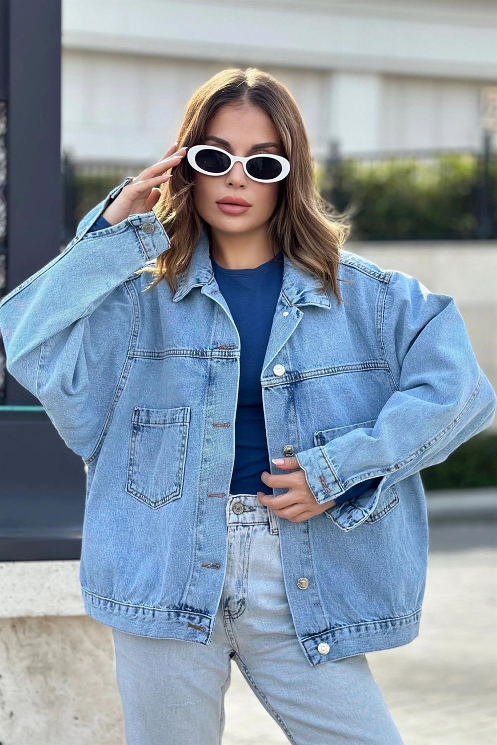 Kadın Buz Mavi Apaş Yaka, Çift Cepli, Kaliteli Jeans Kumaş, Salaş Kot Ceket