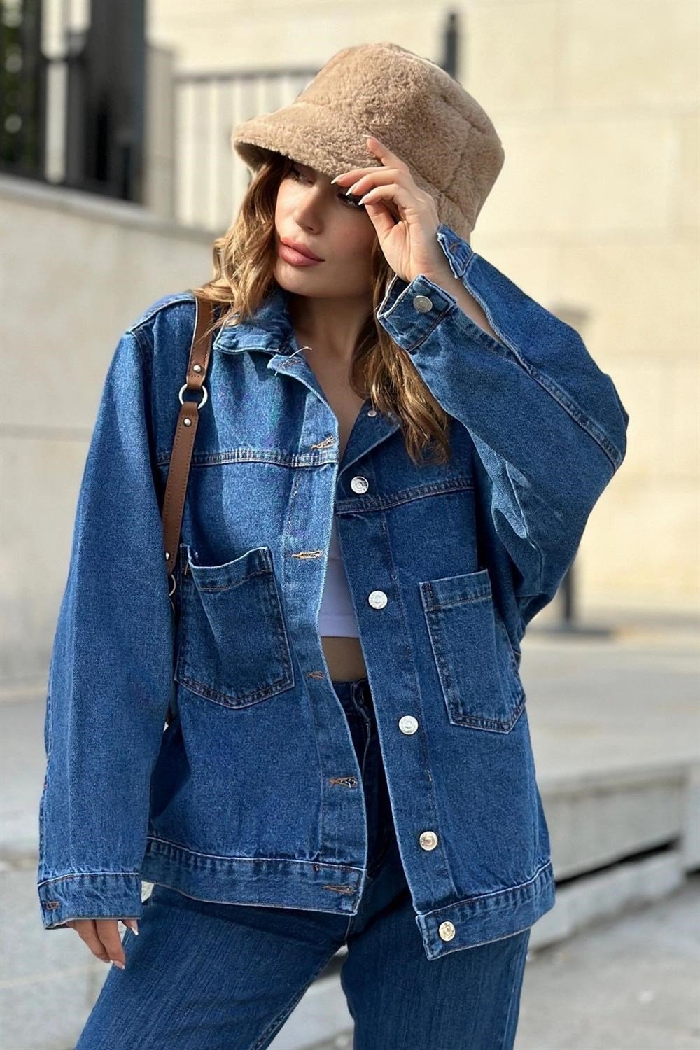 Kadın Mavi Apaş Yaka, Çift Cepli, Kaliteli Jeans Kumaş, Salaş Kot Ceket