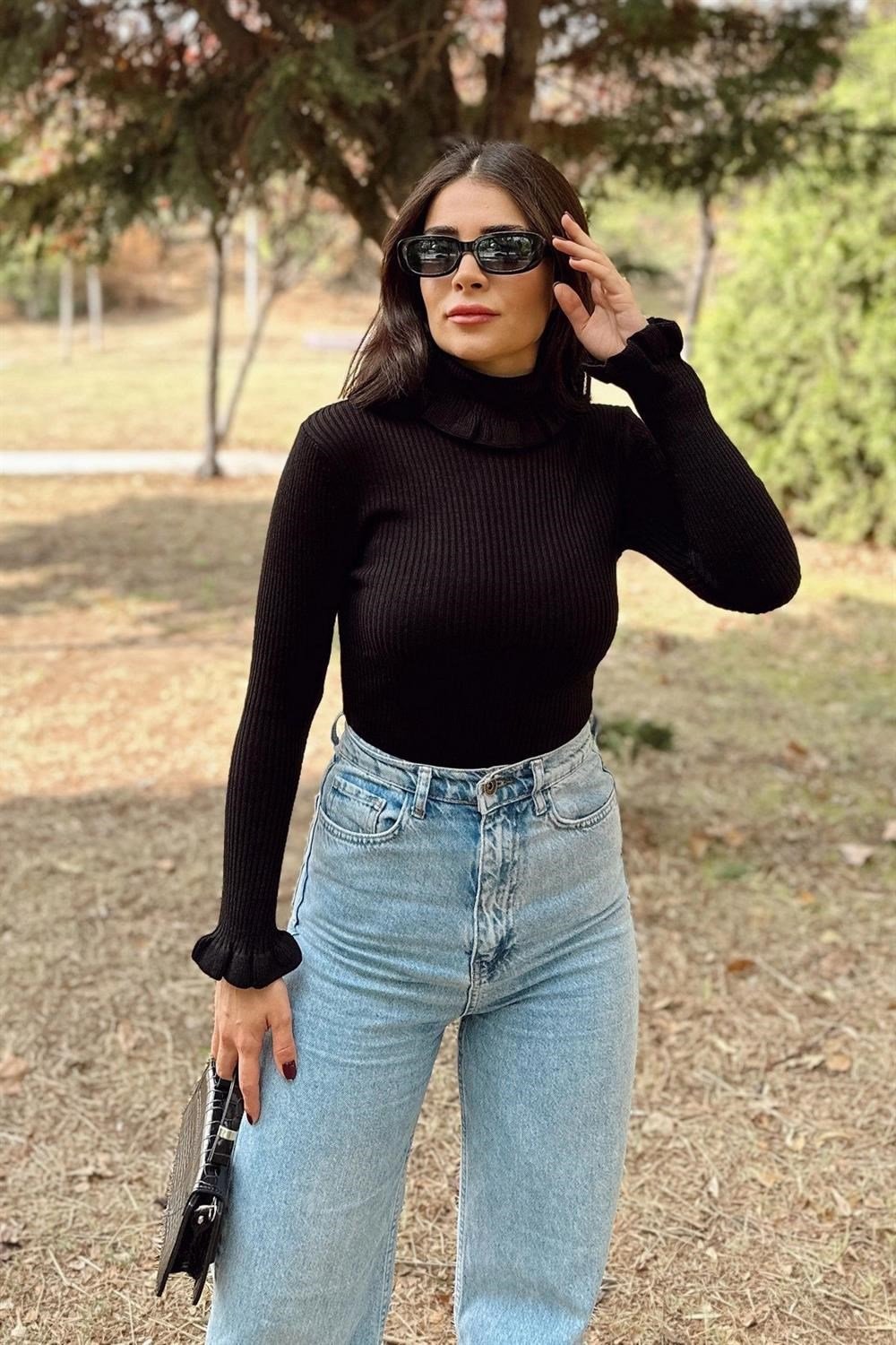 Kadın Siyah Fırfırlı Boğazlı Yaka, Uzun Kol, Vucüda Oturan Esnek Kumaş, Düz Desen, Triko Bluz