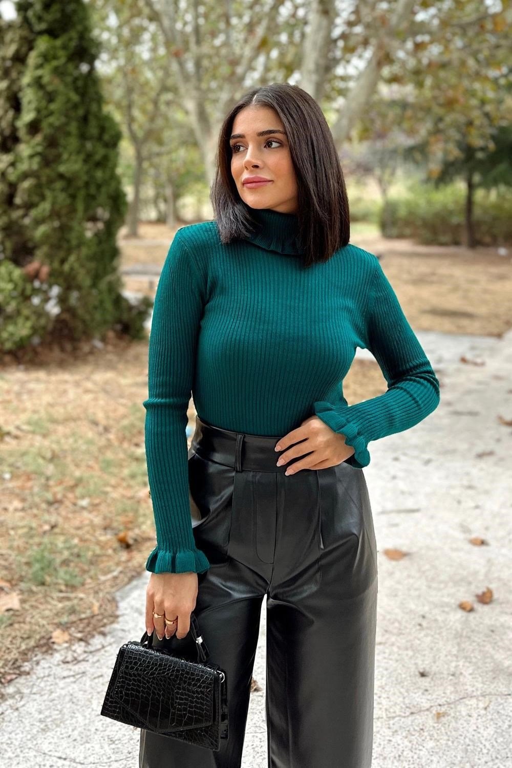 Kadın Zümrüt Yeşili Fırfırlı , Uzun Kol, Vucüda Oturan Esnek Kumaş, Düz Desen, Triko Bluz