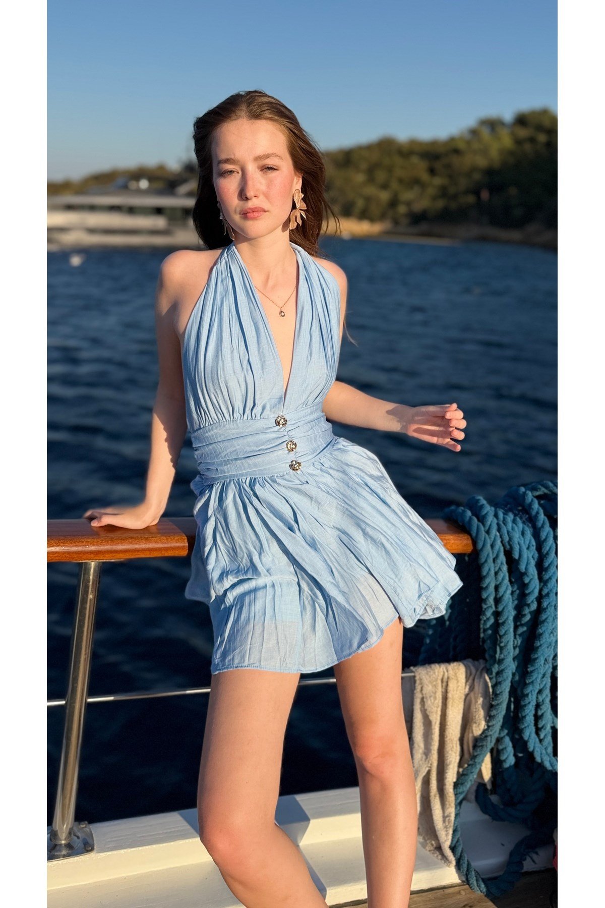 Düğmeli volanlı mini elbise