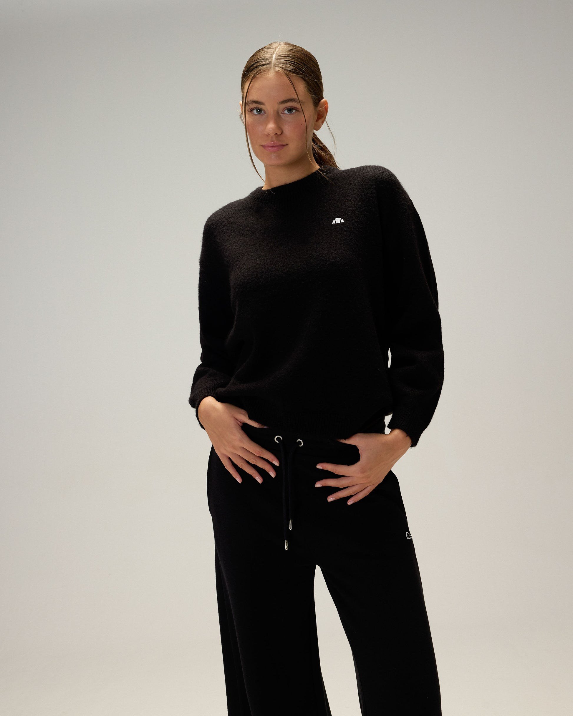 Ellesse 5WF3527 Siyah Kadın Sweatshirt 5WF3527