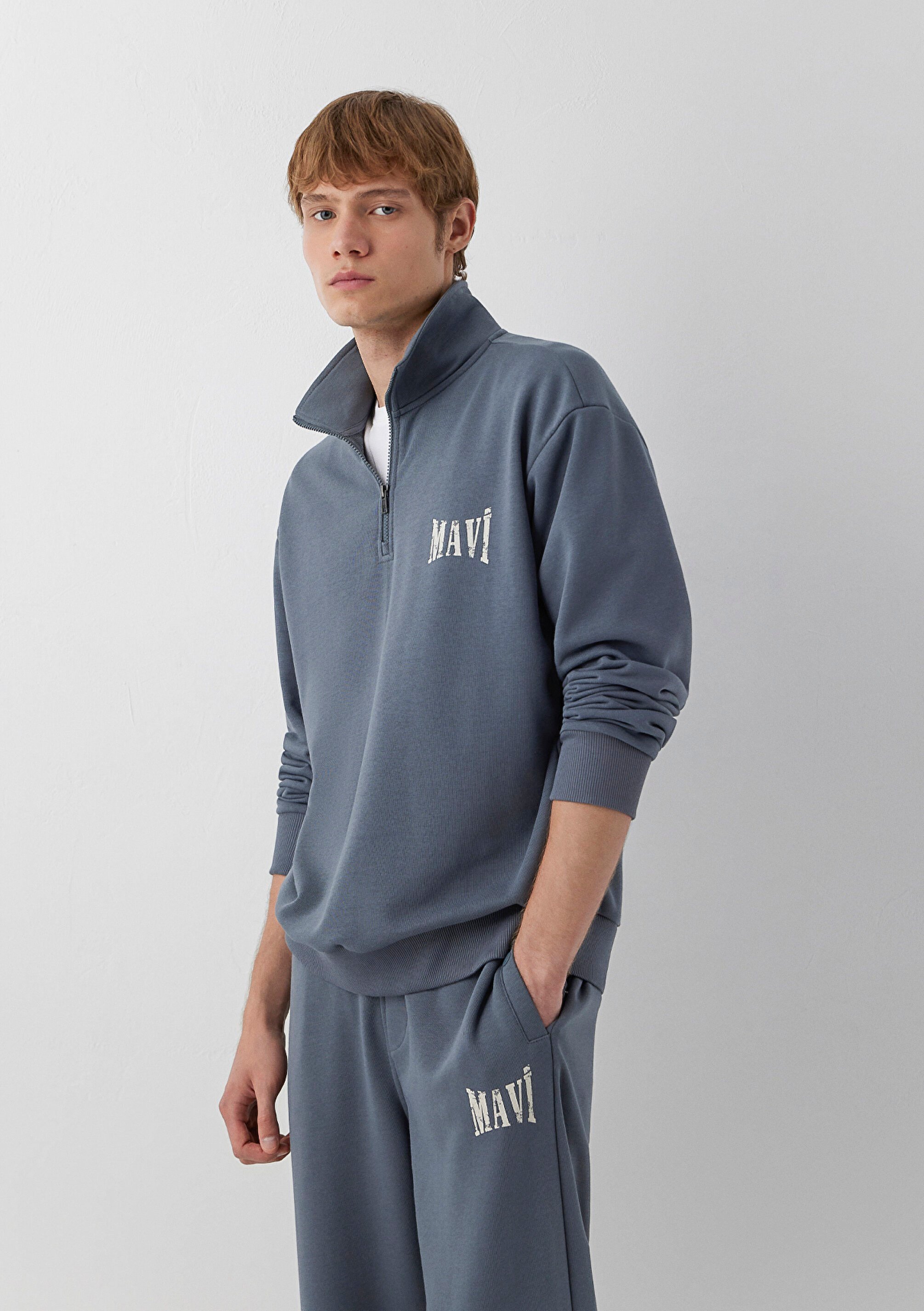 Mavi HALF ZIP LOGO SWEATSHIRT Koyu Deniz Mavi Lacivert Erkek Sweatshirt M0S10672-80776