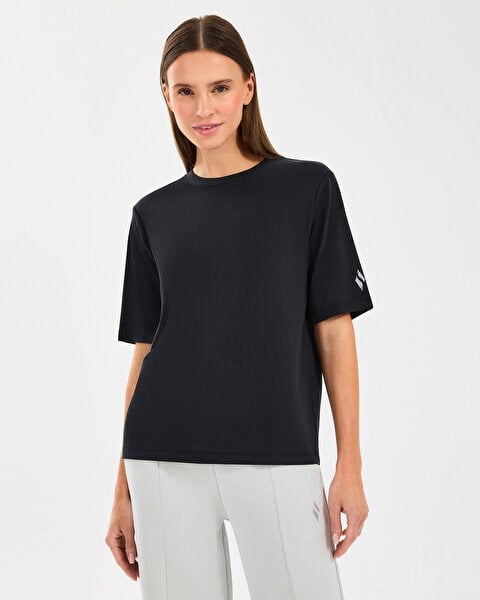 Skechers W Lounge Regular Crew Neck T-Shirt Siyah Kadın T-Shirt