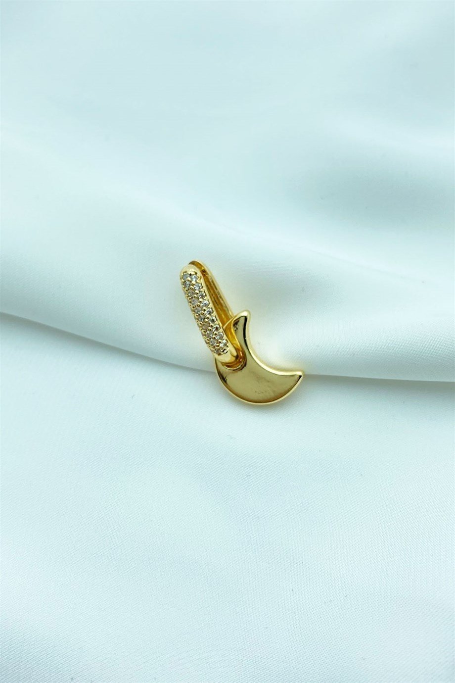 Ay Figürlü Taşlı U Model Gold Küpe