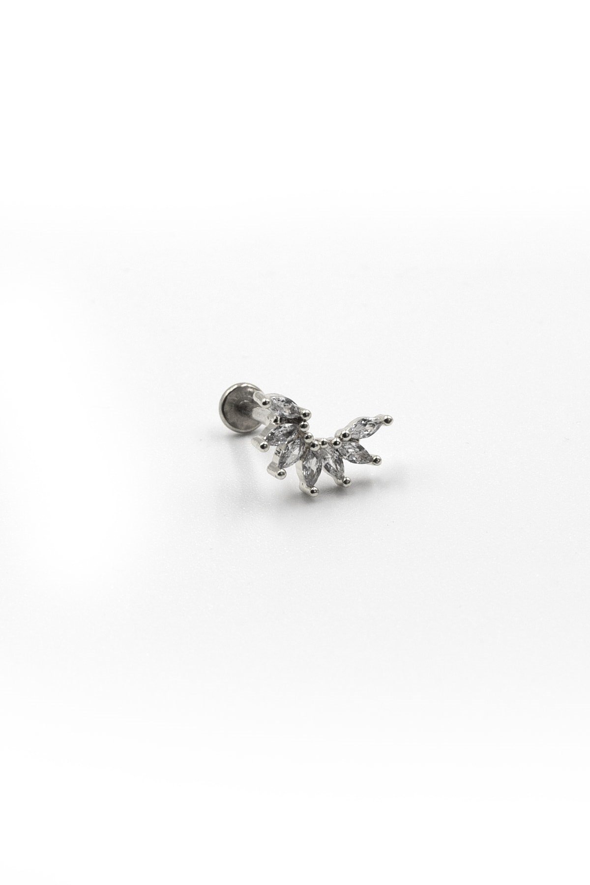 Çoklu Taş Detaylı Gümüş Tragus Piercing – Helix Uyumlu Anti Alerjik