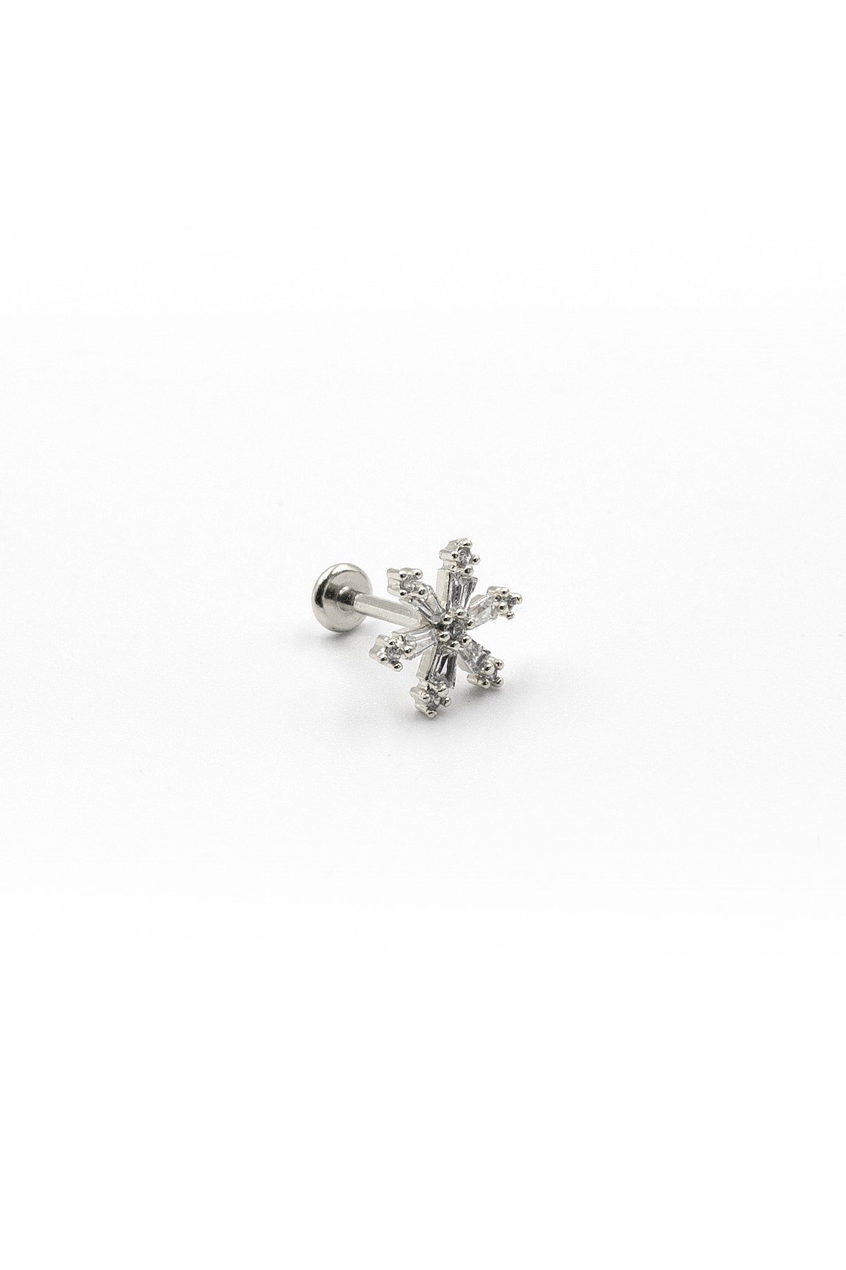 Zirkon Taşlı Kar Tanesi Tragus & Helix Piercing – Gümüş Kaplama, Anti Alerjik, 8 mm