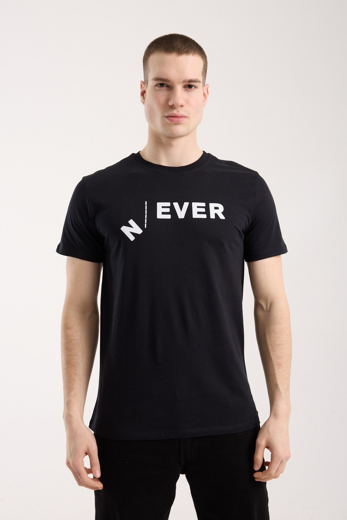 Erkek Urban Never Tipografik Baskılı Slim Fit Günlük Tişört - Siyah