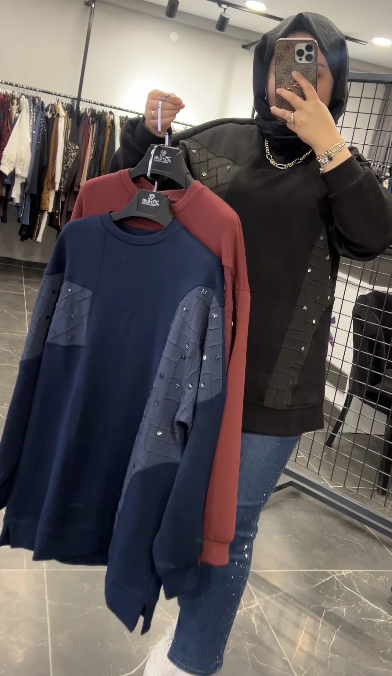 Levidor Jakarlı Boncuk İşlemeli Sweat