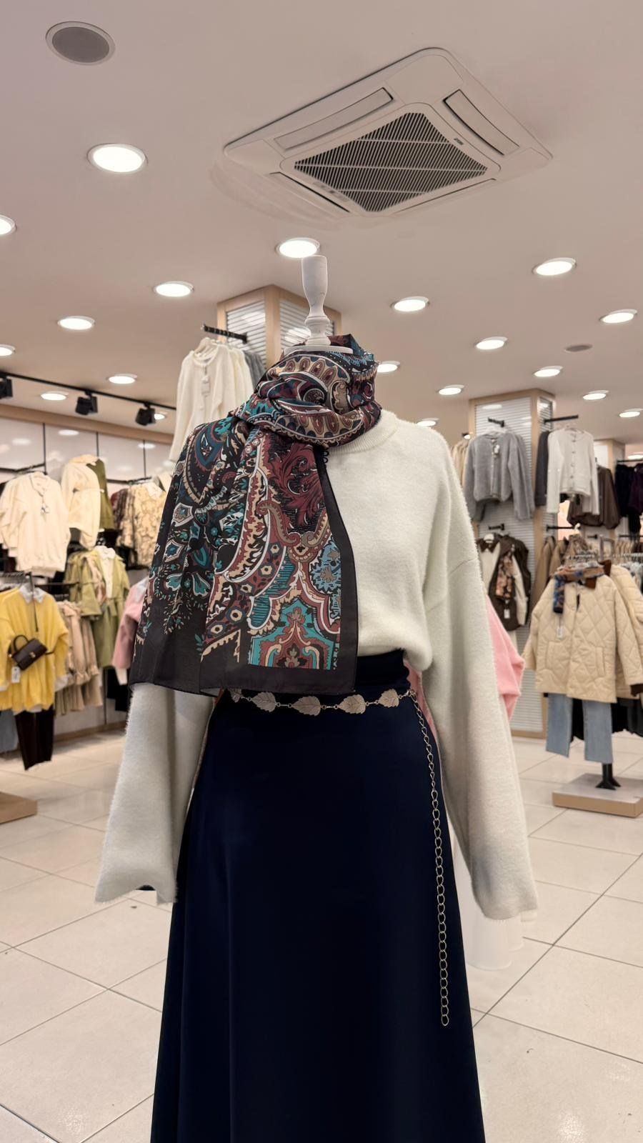 efsun-dokusu-desenli-sal-siyah-bordo--33647.webp