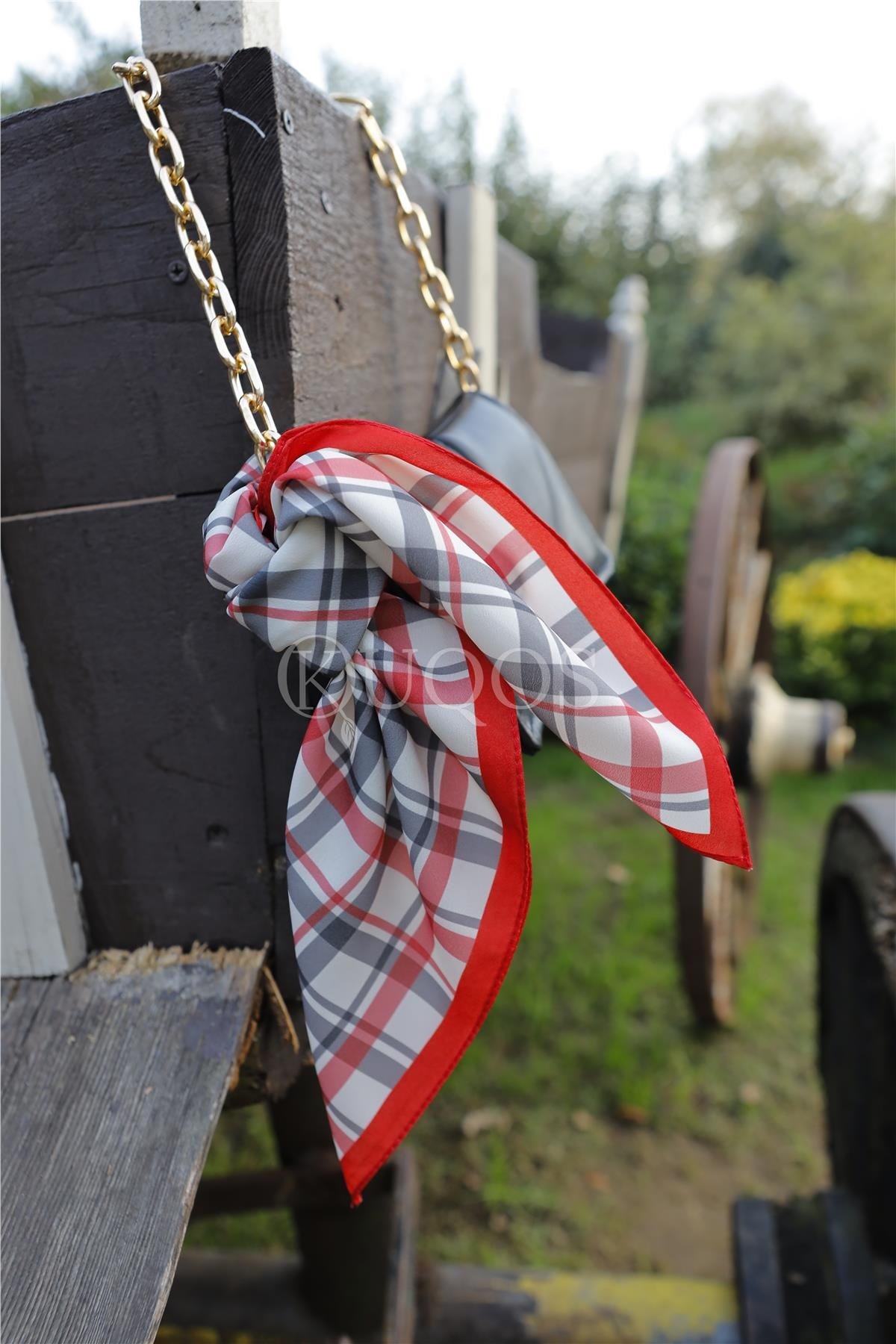 ekose-desenli-bandana-kirmizi-gri-e6-99a.webp