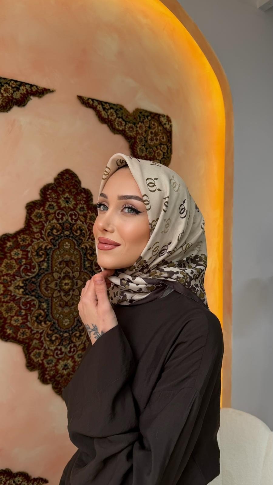 gulce-desenli-esarp-kahverengi-3-d1ac.webp