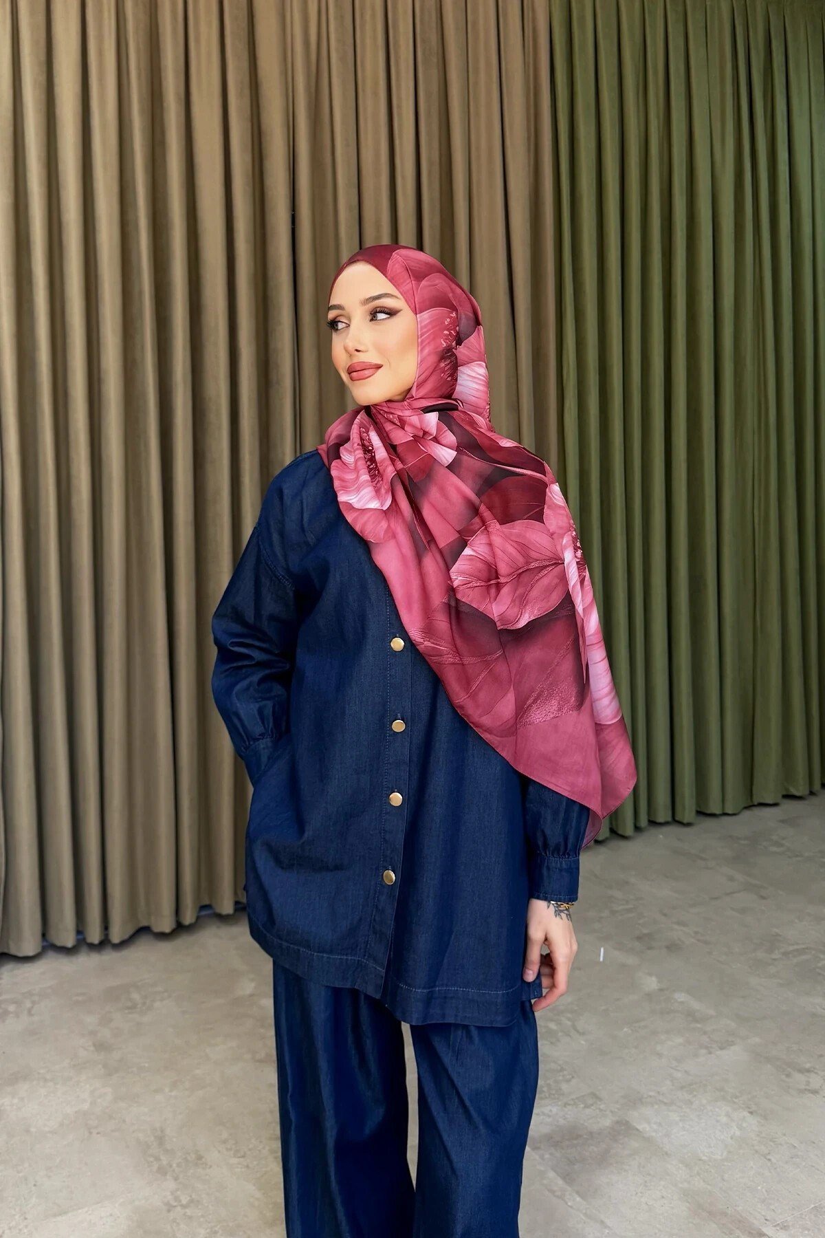 kirmizi-manolya-bahcesi-desenli-aqua-s--1426d.jpg